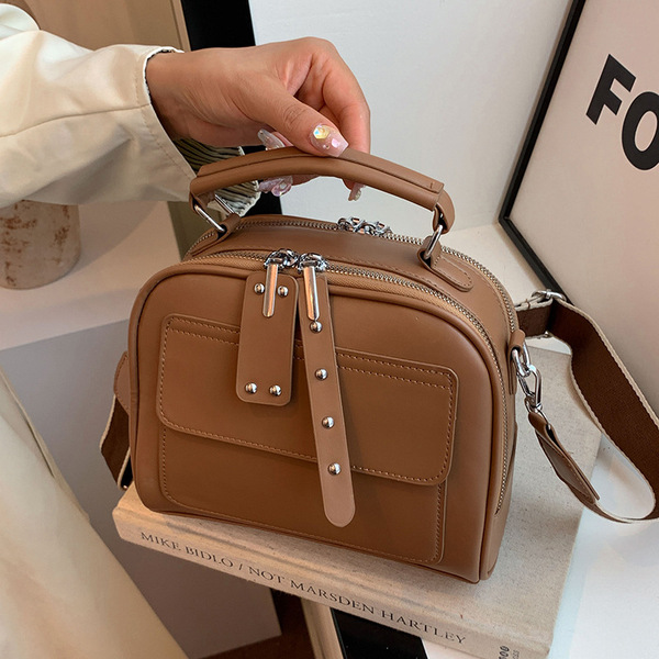 Huinian XR998-80 High-End Women's Large Capacity Commuting Handbag (Brown) – Soft Synthetic Leather Multi-Layer Shoulder Purse with Trendy Chains, Pearls, Lock Decor & Secure Zipper Closure (30x25x13 cm) - Image 3