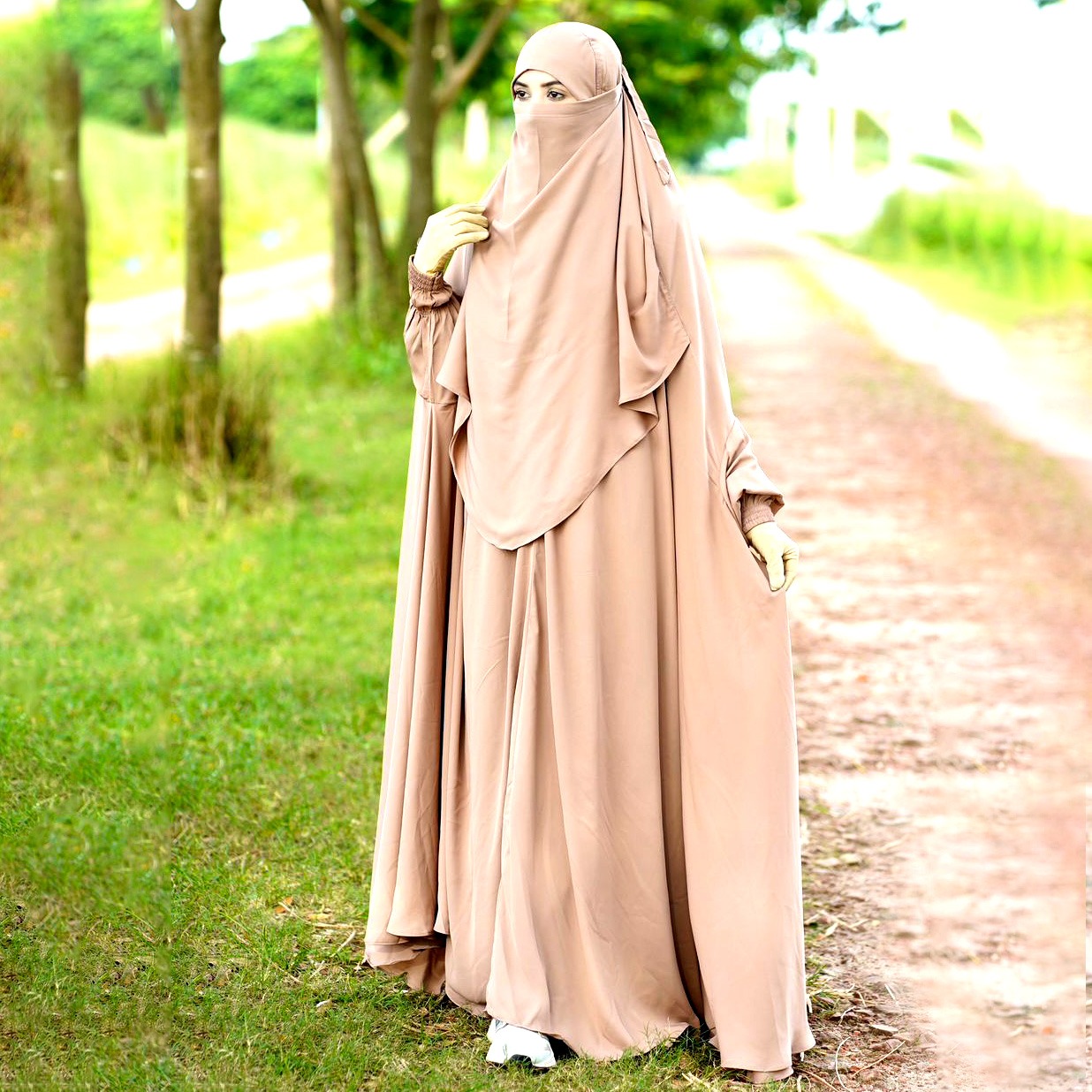 Floor Touch Long Abaya-ফ্লোর টাচ লং আবায়া - Image 2